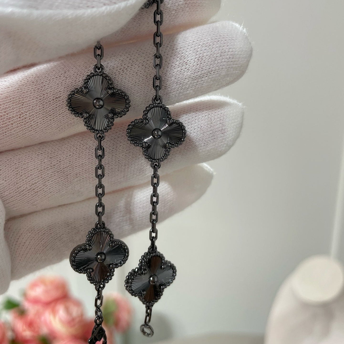 [Angela Jewellery]CLOVER 5 MOTIF BLACK BRACELET