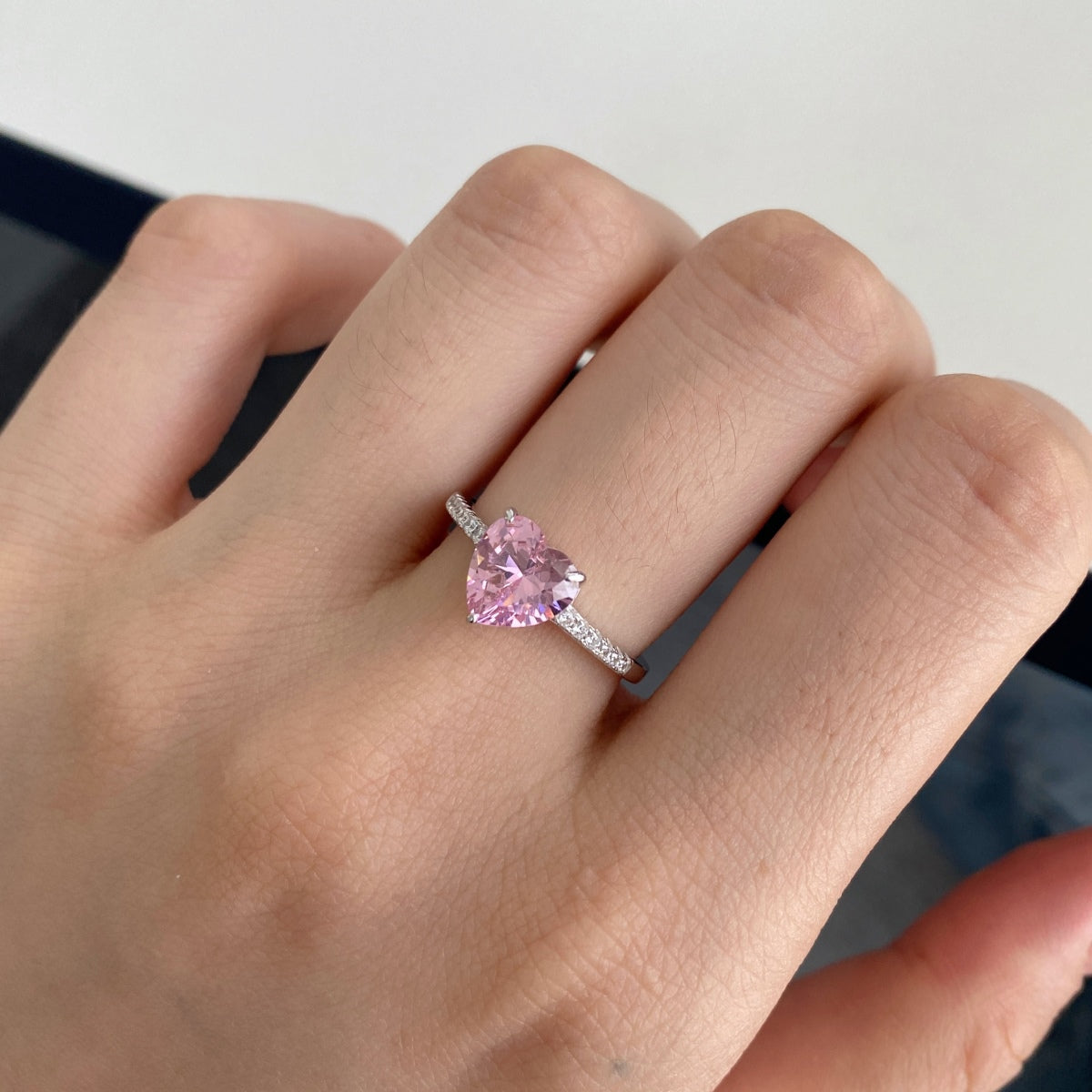 Angela Jewelry]2.0 Carat Dazzling Lustrous Heart Cut Lover Ring
