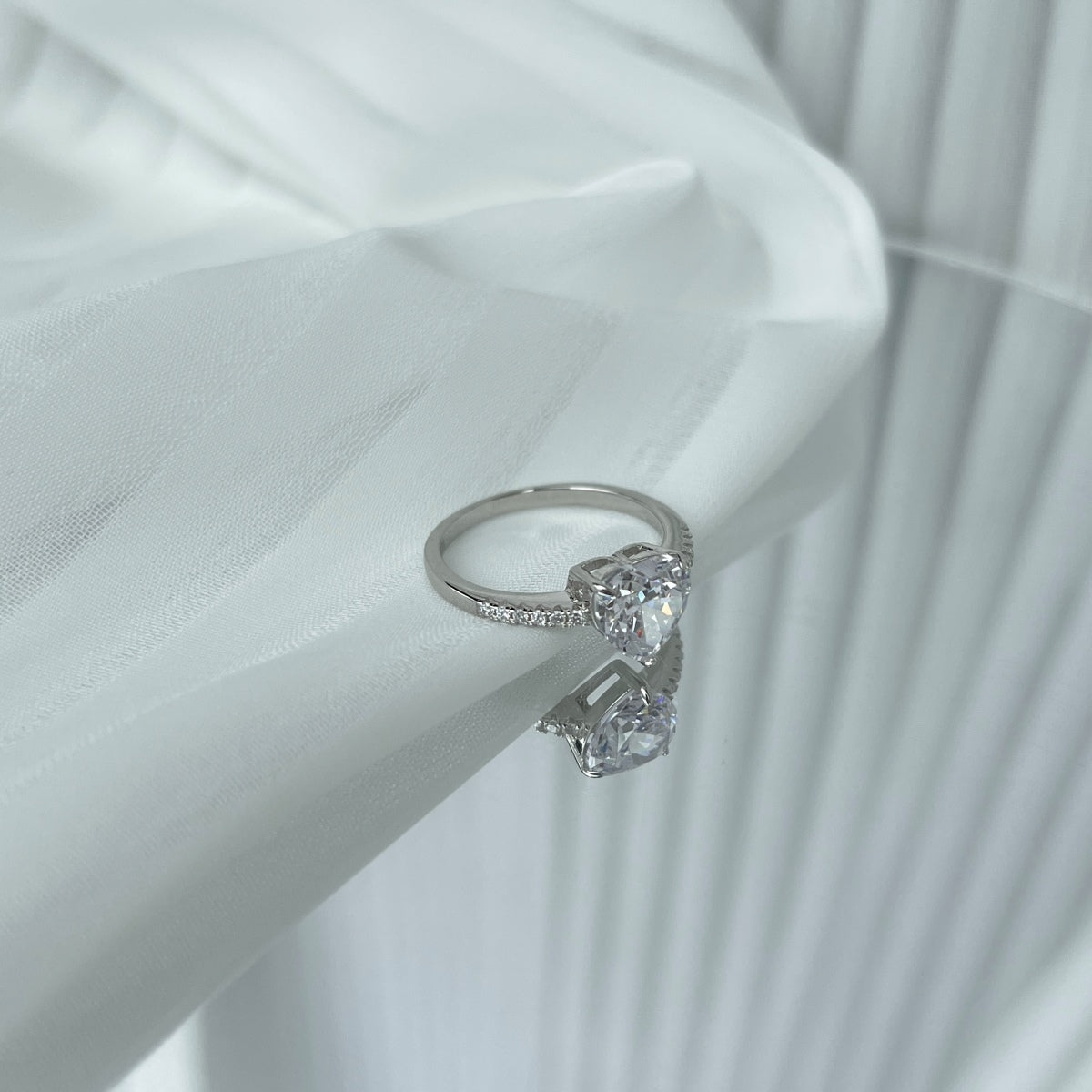 Angela Jewelry]2.0 Carat Dazzling Lustrous Heart Cut Lover Ring