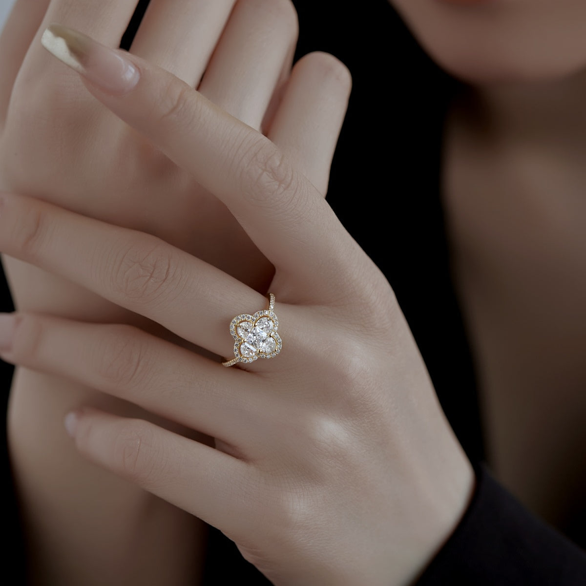 Angela Jewelry]Luxurious Eternity Flower Shape Banquet Ring