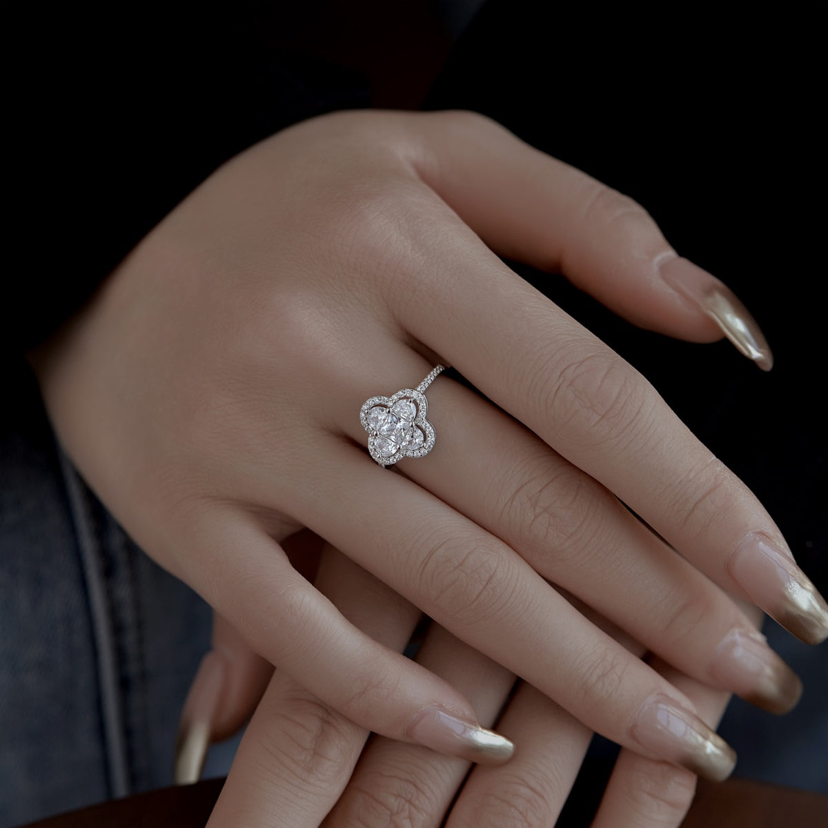 Angela Jewelry]Luxurious Eternity Flower Shape Banquet Ring