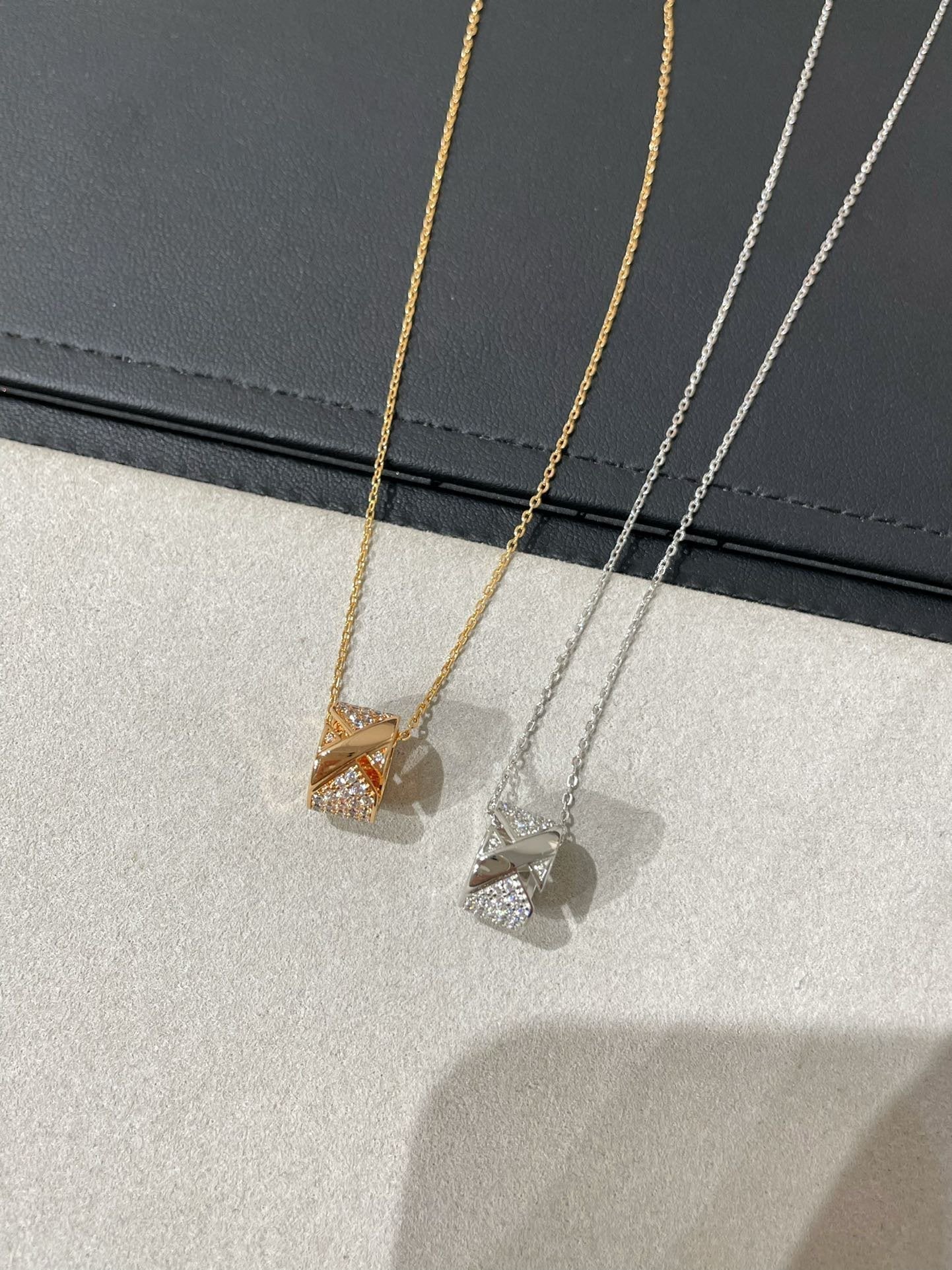 [Angela Jewellery]LIENS EVIDENCE DIAMOND PAVED NECKLACE