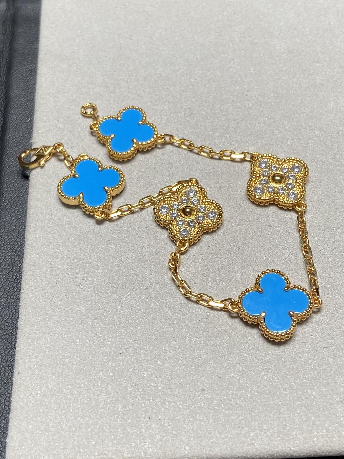 [Angela Jewellery]CLOVER 5 MOTIF BLUE CHALCEDONY DIAMOND GOLD BRACELET