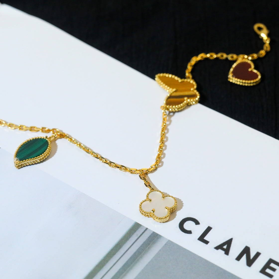 [Angela Jewellery]LUCKY SPRING 5 MOTIF GOLD BRACELET