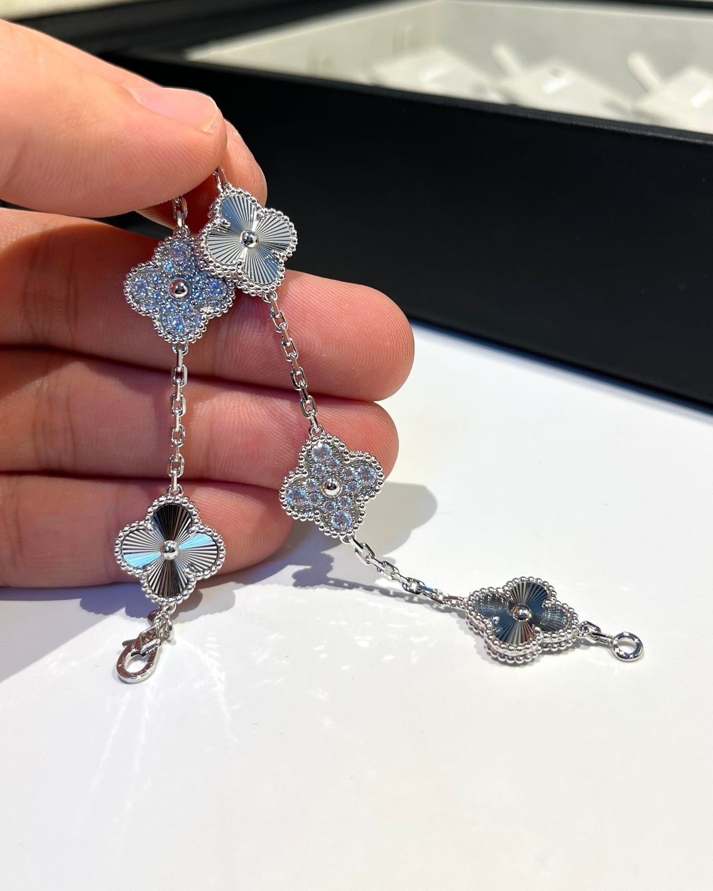 [Angela Jewellery]CLOVER 5 MOTIF SILVER DIAMOND BRACELET