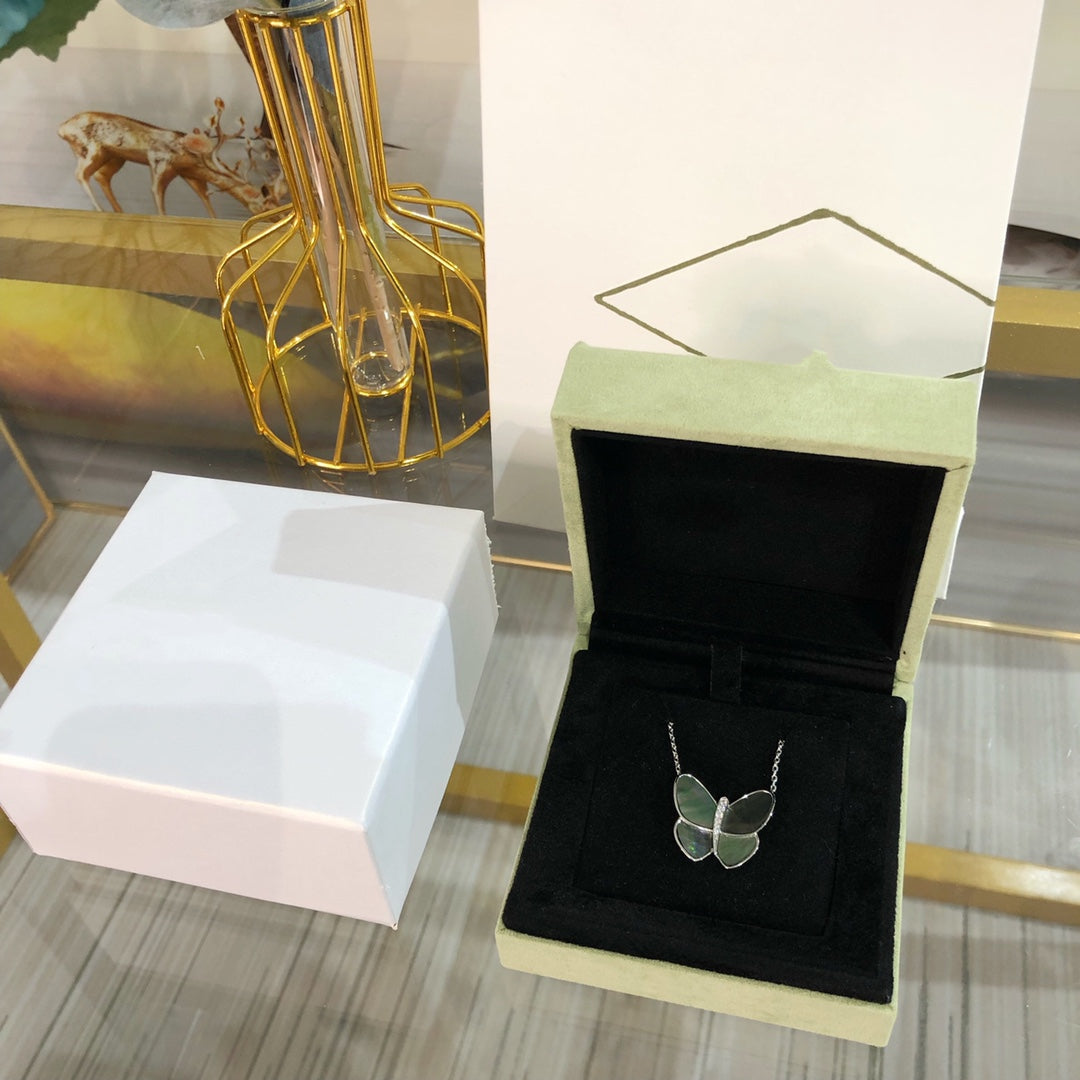 [Angela Jewellery]LARGE BUTTERFLY SILVER PENDANT DIAMOND NECKLACE