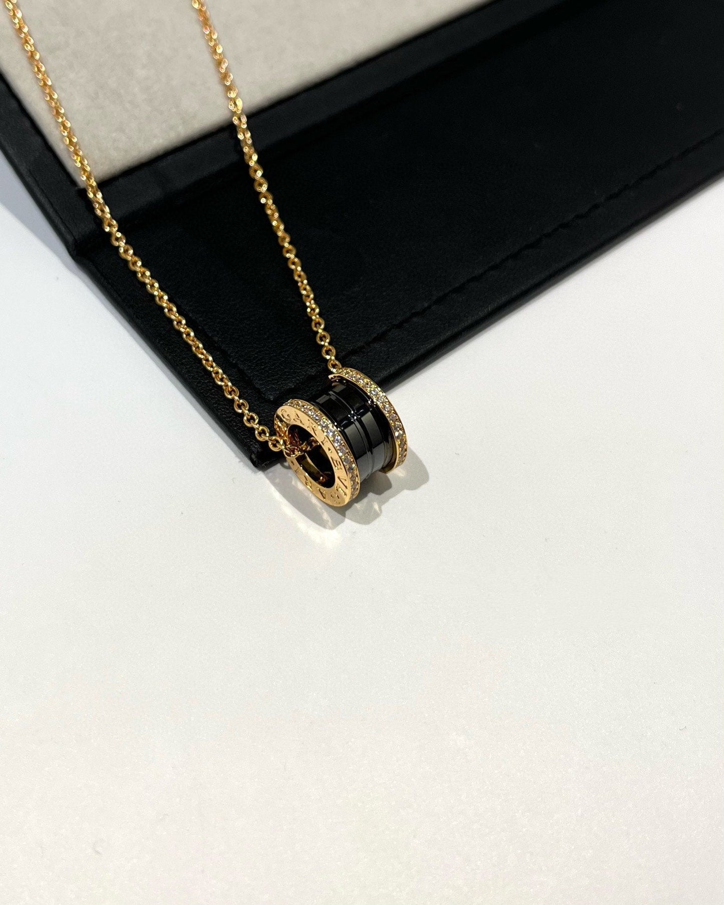 [Angela Jewellery]ZERO 1 BLACK CERAMIC DIAMOND PINK GOLD NECKLACE